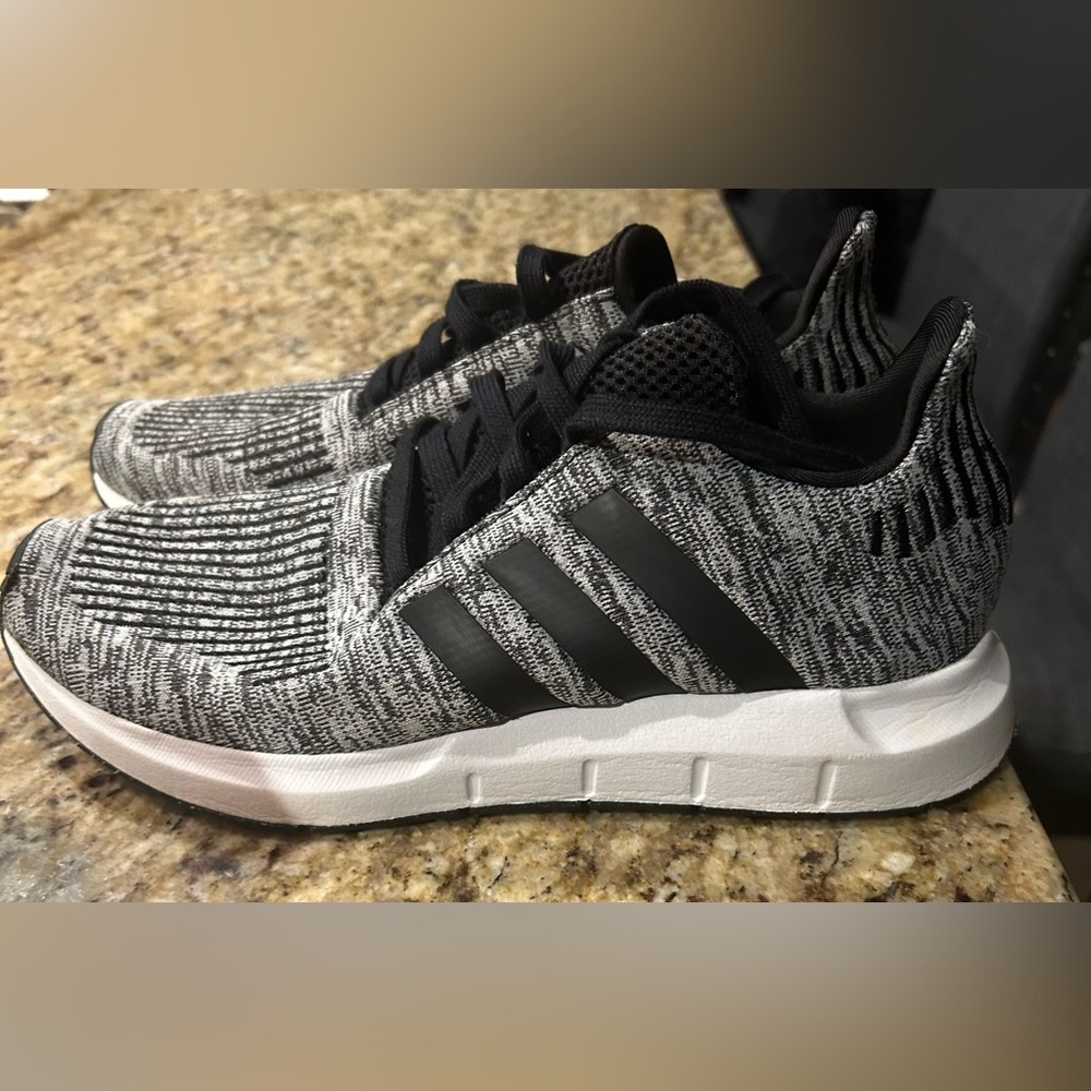Big kids Adidas Swift Run 1.0 sneakers